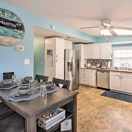 Surfside Beach Gem With Deck - 1 Block To Shore! 프리포트 외부 사진