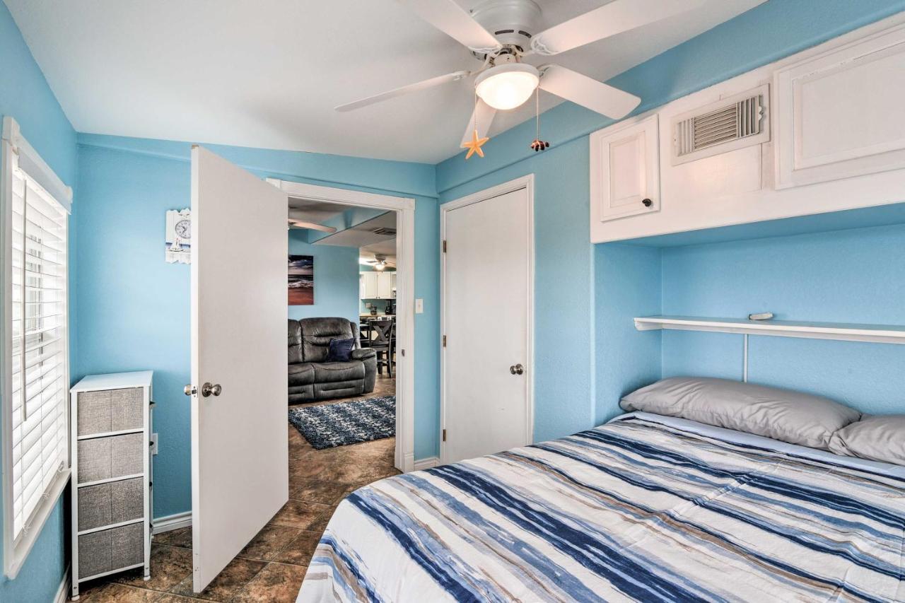 Surfside Beach Gem With Deck - 1 Block To Shore! 프리포트 외부 사진