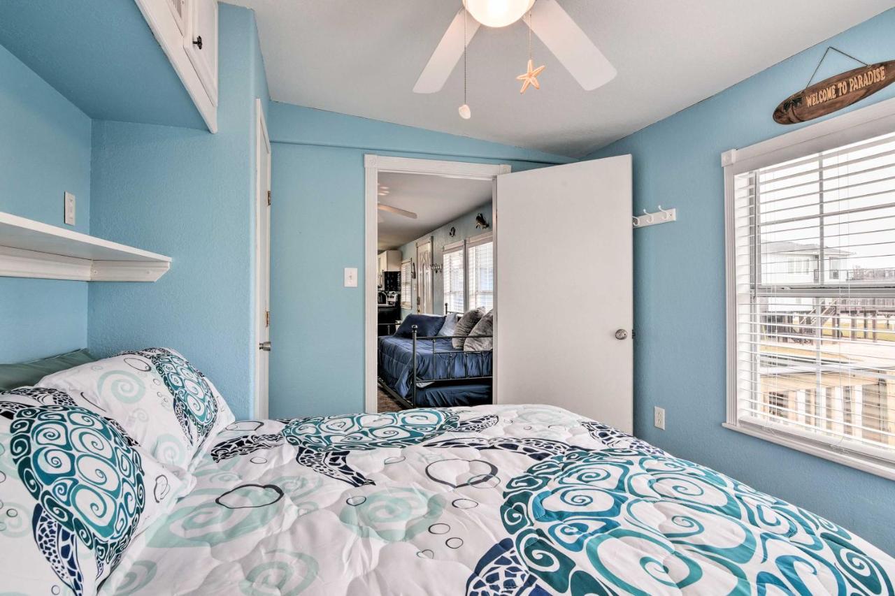 Surfside Beach Gem With Deck - 1 Block To Shore! 프리포트 외부 사진