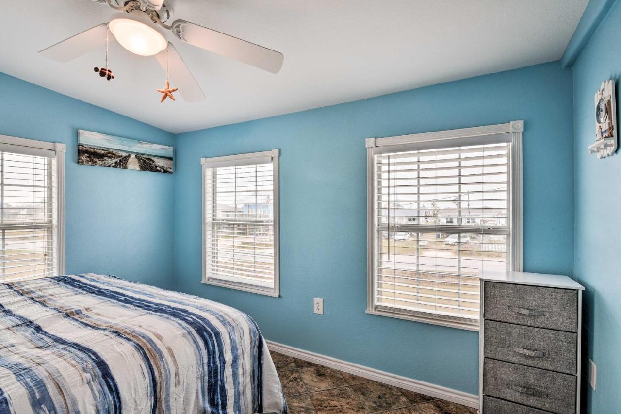 Surfside Beach Gem With Deck - 1 Block To Shore! 프리포트 외부 사진