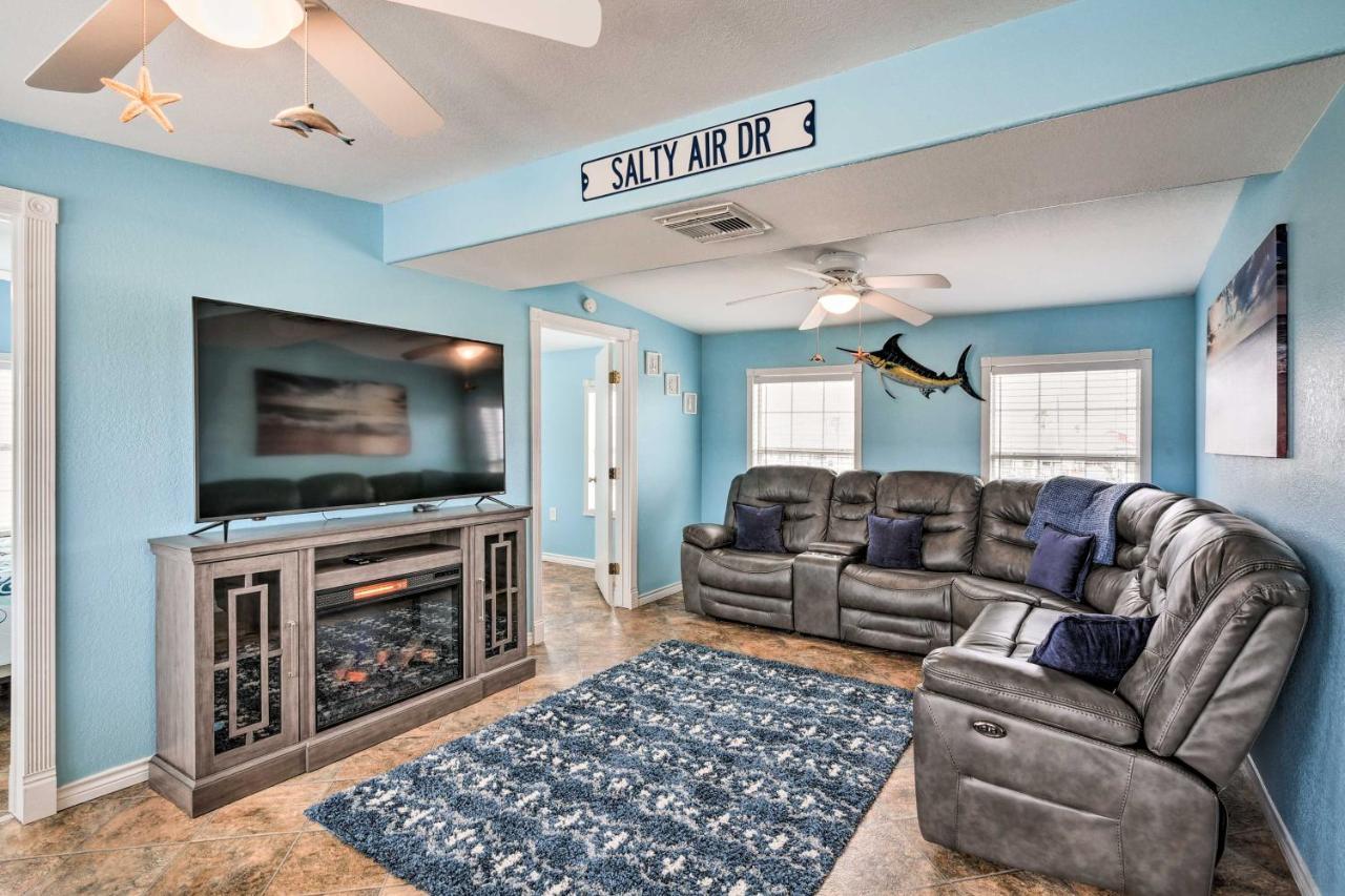 Surfside Beach Gem With Deck - 1 Block To Shore! 프리포트 외부 사진