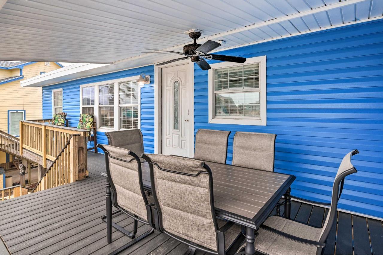Surfside Beach Gem With Deck - 1 Block To Shore! 프리포트 외부 사진
