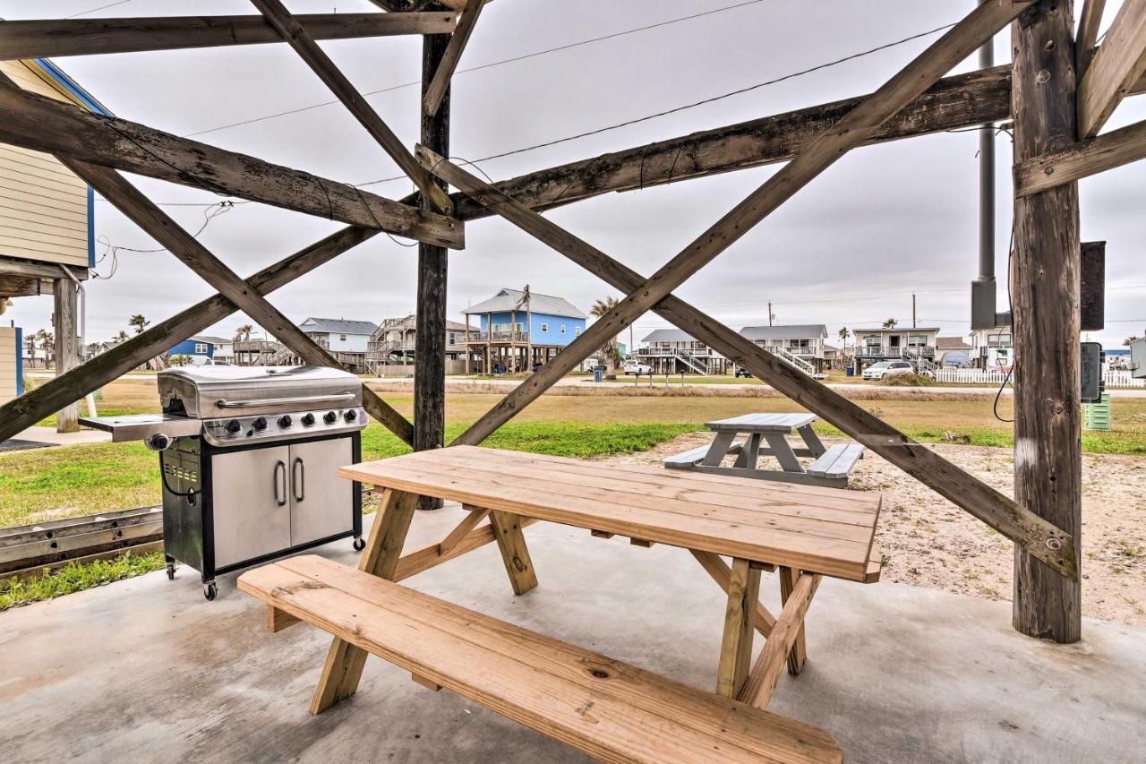 Surfside Beach Gem With Deck - 1 Block To Shore! 프리포트 외부 사진