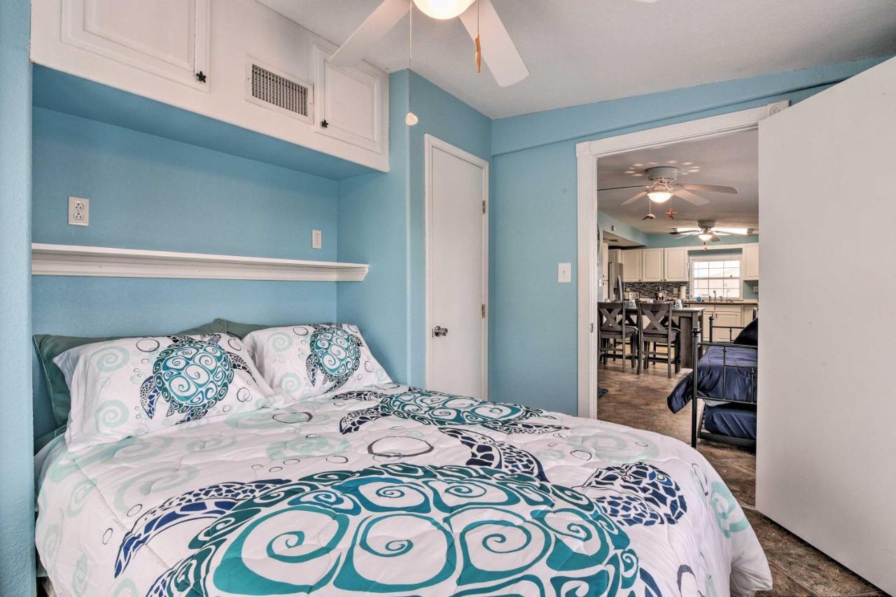 Surfside Beach Gem With Deck - 1 Block To Shore! 프리포트 외부 사진